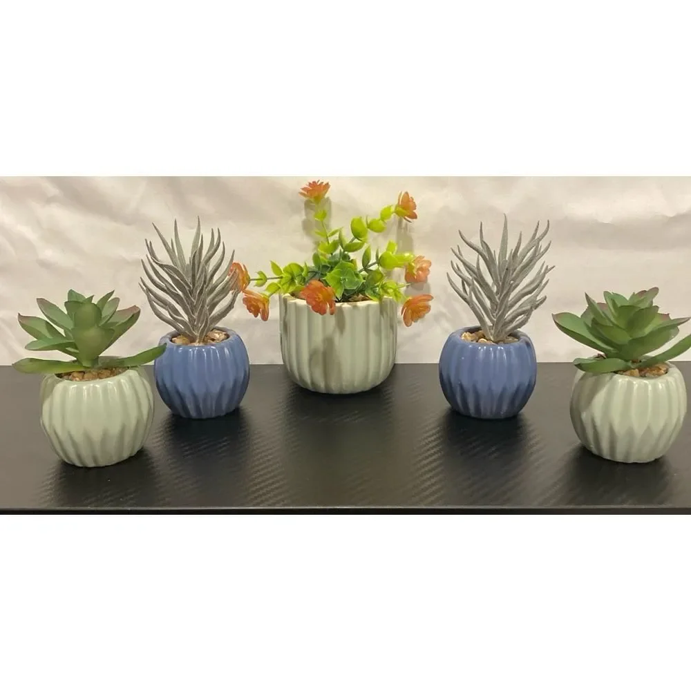 5 Cute‎ Little Artificial plants
